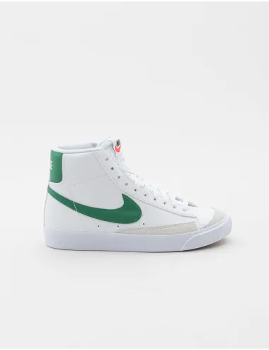 NIKE   DA4086