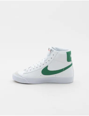 NIKE   DA4086