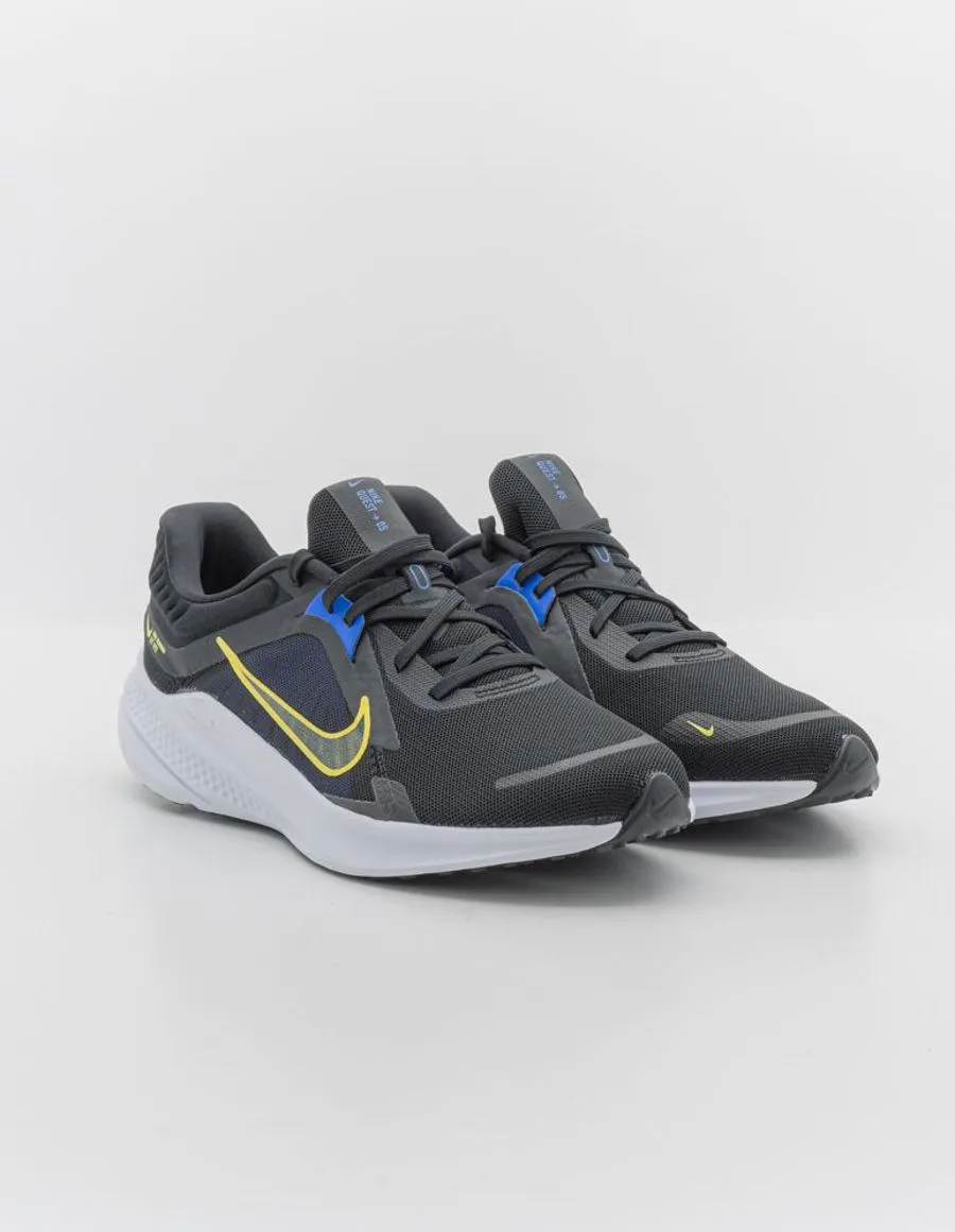 NIKE   QUEST 5 DD0204 008