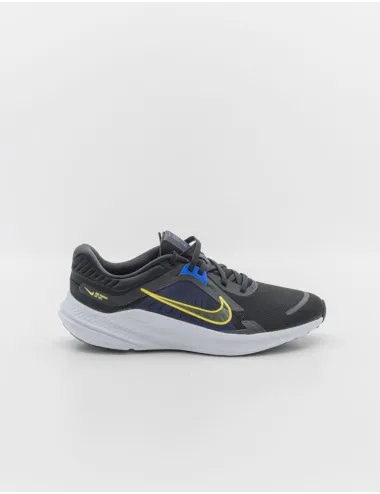 NIKE   QUEST 5 DD0204 008