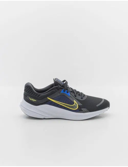 NIKE   QUEST 5 DD0204 008