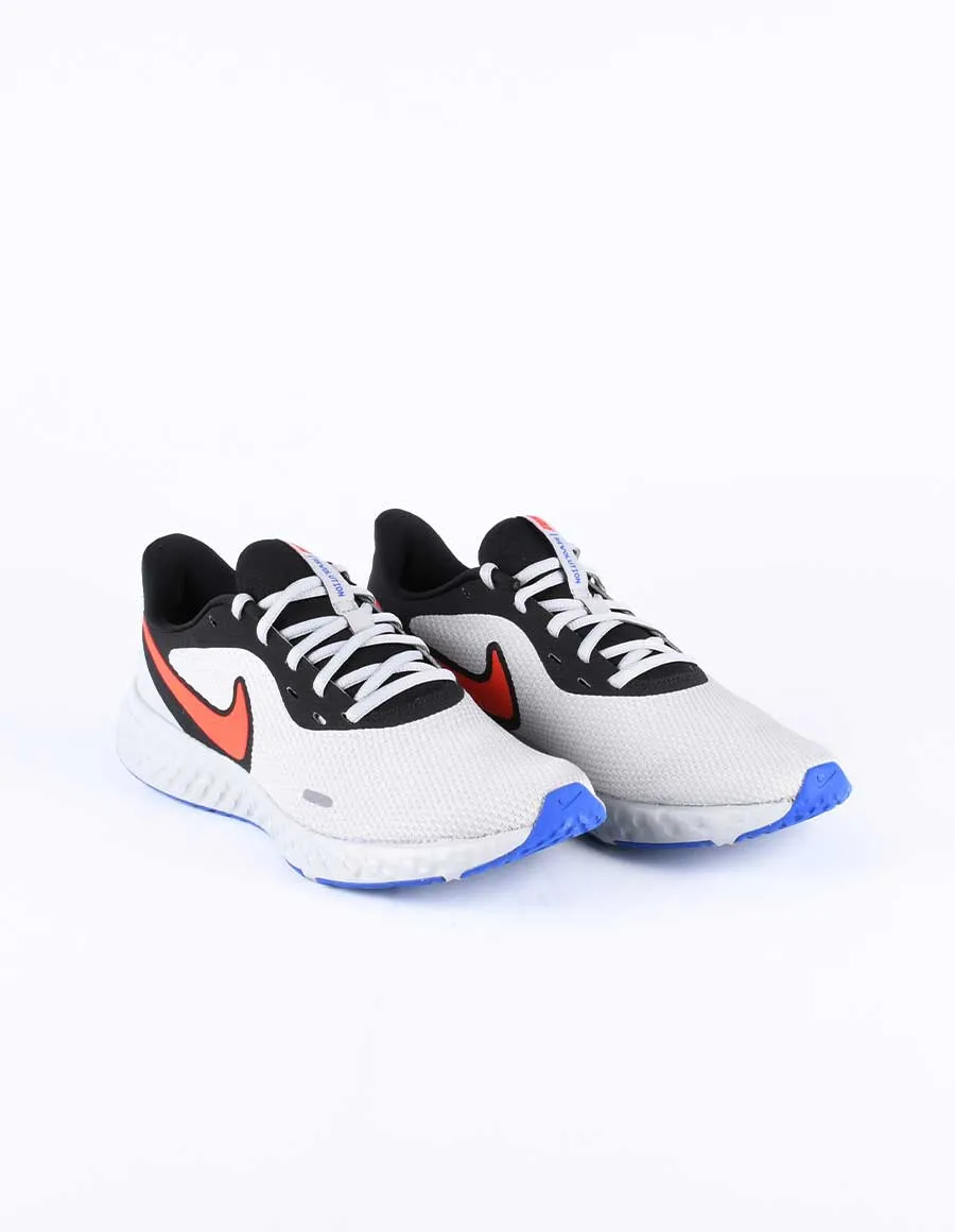 NIKE REVOLUTION 5