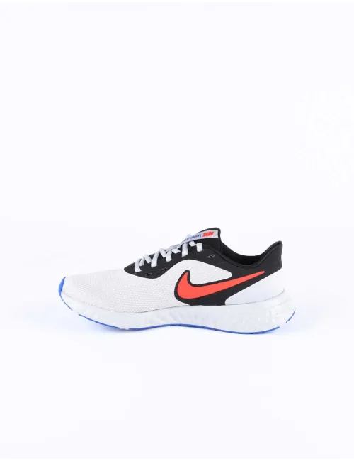 NIKE REVOLUTION 5