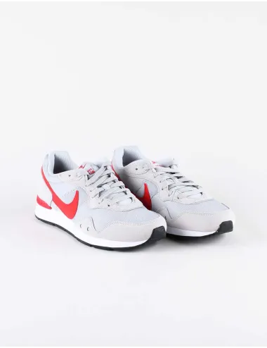 NIKE VENTURE RUNNER