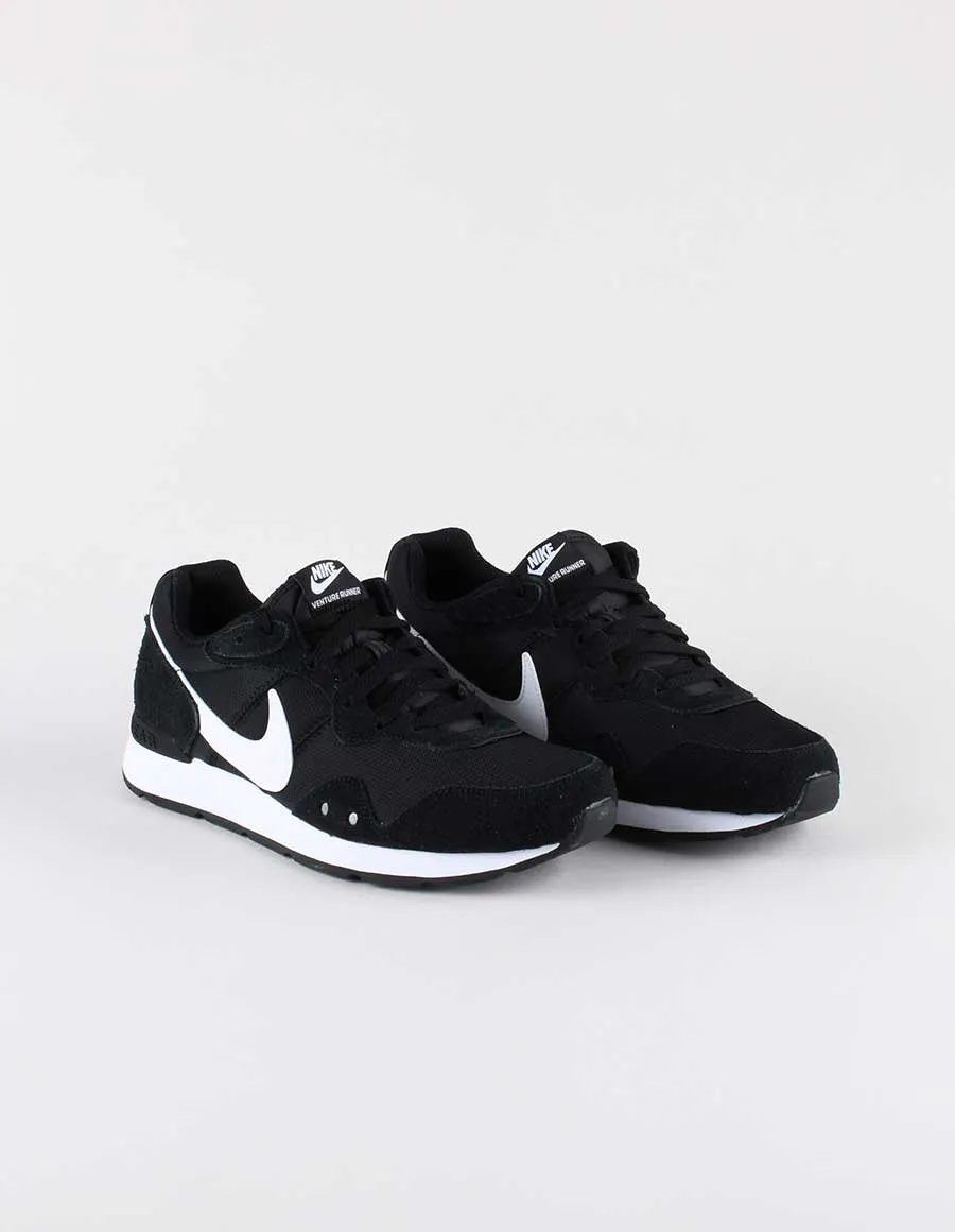 NIKE VENTURE RUNNER